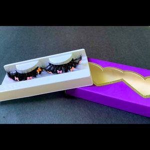 The Lash Plug ~ 25 MM Butterfly Lashes.